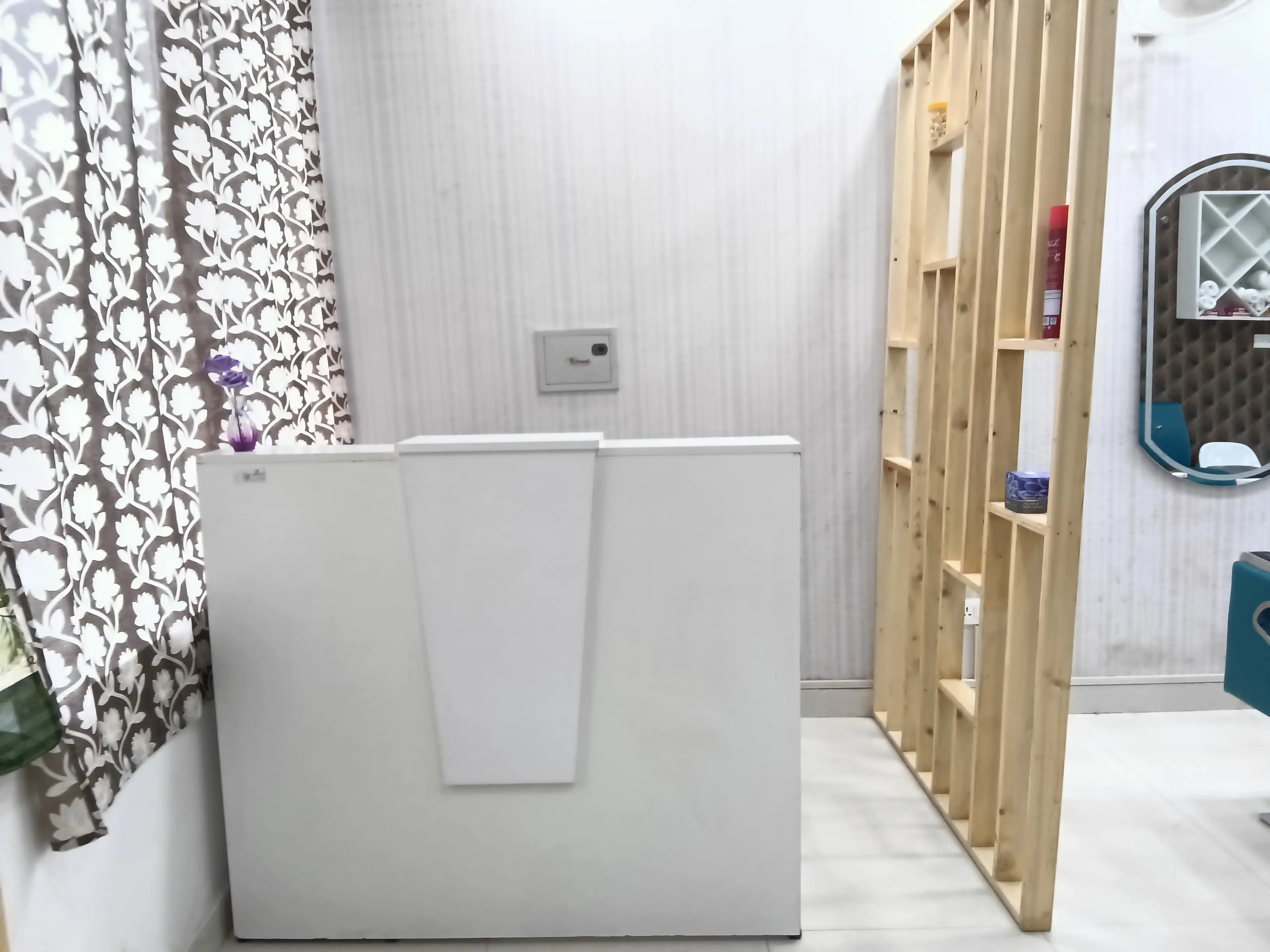 Aman Hair Unisex Salon & Academy